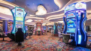 007jl Live Casino dealer streaming a baccarat table in real time